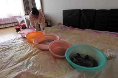 宾川楼上漏水，住户失联，小区没物管，业主维权难！律师来支招……
